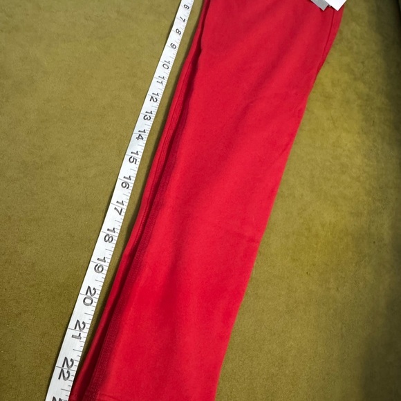 Beyond Yoga Powerbeyond Strive High Waisted Legging Sz M in Retro Red NWT 90 - Picture 12 of 16